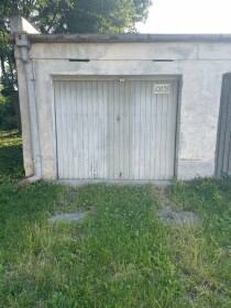 Murovaná garáž s jamou na predaj v Ružinove, Trnávka