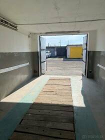 Priestranná garáž s montážnou jamou a elektrinou na predaj