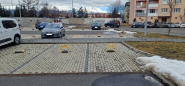 Prenájom vyhradeného parkovacieho miesta so zábranou