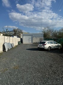 Prenájom zateplenej garáže s pozemkom 386 m² pri AVIONE