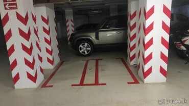 Parkovanie pre motorku v garáži v Ružinove