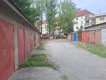 Na predaj murovaná garáž v Prešove na Pavlovičovom námestí