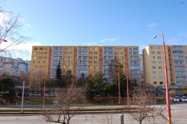 Predaj samostatnej garáže na Karloveskej ulici v Bratislave