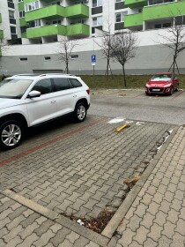 Parkovacie miesto na prenájom v Rači, Závadská ulica