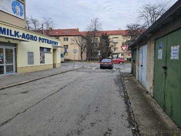 Na predaj murovaná garáž na Rastislavovej v Košiciach