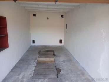 Dlhodobý prenájom garáže na Teslovej ulici v Bratislave-Ružinove