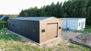 Plechová garáž s rozmermi 6x20 m na predaj