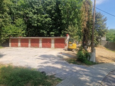 Na predaj 5 garáží s pozemkom 752 m² v Banskej Bystrici