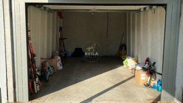Na predaj garáž 18m2 s prístreškom pre auto v Piešťanoch