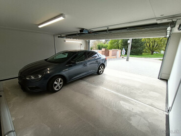 Prenájom priestrannej dvojgaráže s vodou a elektrinou v Trenčíne