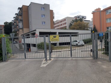 Bezpečné a kryté parkovanie v centre – Garbiarska 14