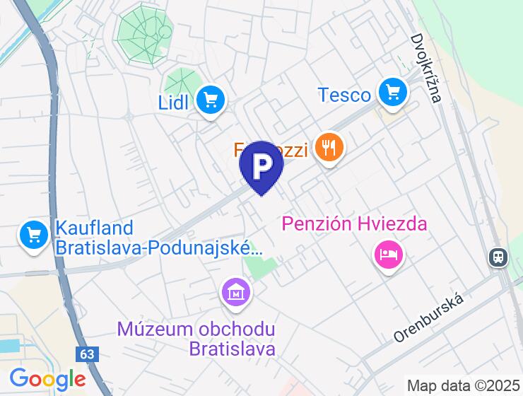 BOSEN | Prenajaté 3 izbový  zariadený byt s 2 garážovými stá