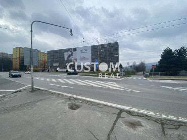 Prenájom garážového boxu v stráženom garážovom dome - Hliny 7