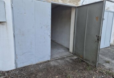 Predaj garáže s montážnou jamou a elektrinou v Komárne
