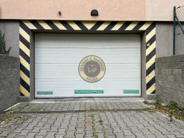 Parkovacie miesto v garáži na predaj - 6 x 2,6 m²