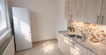 Na predaj murovaná garáž s elektrinou v Senici, Sadová ul.