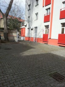 Vonkajšie parkovacie státie na Niťovej ul., Nivy, Bratislava
