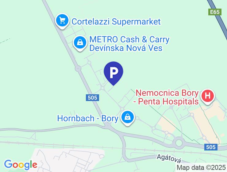 Dlhodobé vonkajšie parkovacie miesto pred domom na Michala Bučiča