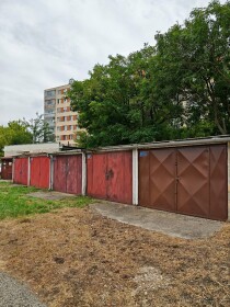 Garáž na predaj v Rači s novou strechou a malovkou