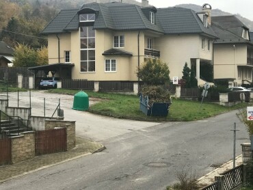 Dlhodobé parkovanie na Mlynskej ulici v B. Bystrici
