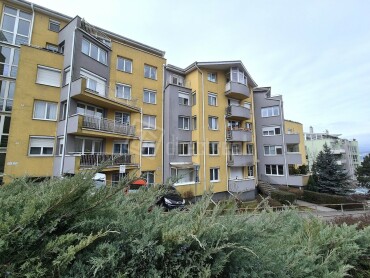 Prenájom murované garáže s elektrinou v Ružinove