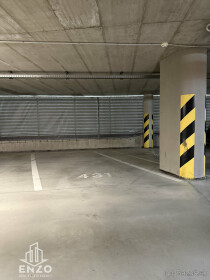 GARÁŽOVÉ STÁTIE V TROCH VEŽIACH NA BAJKALSKEJ UL.