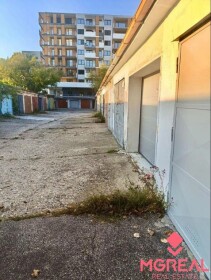 Na predaj murovaná garáž 18 m² na Teslovej ulici v Ružinove