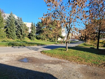 Priestranná radová garáž na predaj - 19 m2, Michalovská ulica