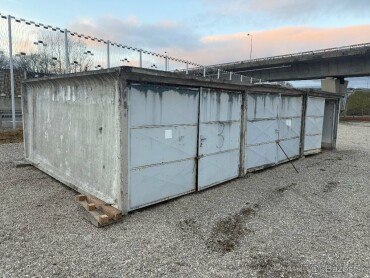 Predaj prefabrikovanej garáže s plechovými vrátami