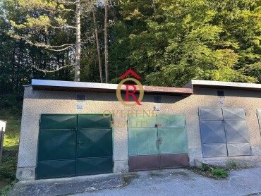 Priestranná garáž 20 m² s elektrinou na predaj v Žltých pieskoch