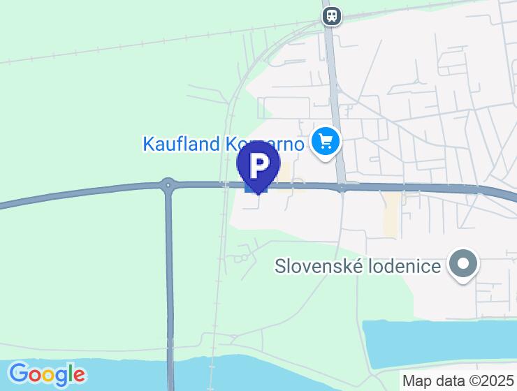 Garáž s nadstavbou a pripojením na vodu a elektrinu v Komárne