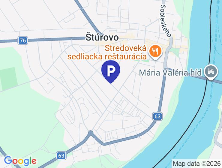 Garáž s pivnicou a studňou na Petőfiho ulici v Štúrove