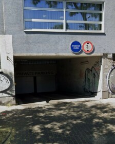 Garážové státia na Krížnej