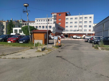 Parkovacie miesto na prenájom v centre Nitry za hotelom Zobor
