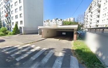 Prenájom uzamykateľného garážového státia v Ružinove