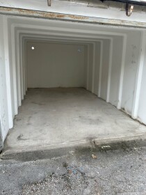 Na prenájom čistá garáž oproti hotelu Garni
