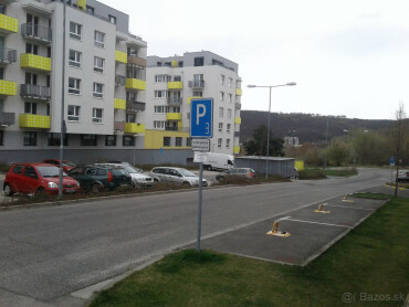 Parkovacie státie na Agátová ulici, pri Hrubej lúke - projekt Dubravy, Bratislava