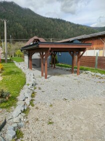 Na predaj prístrešok pre auto alebo dodávku