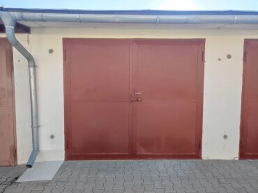 Garáž na predaj v Poprade, 24 m2, s elektrinou a jamou