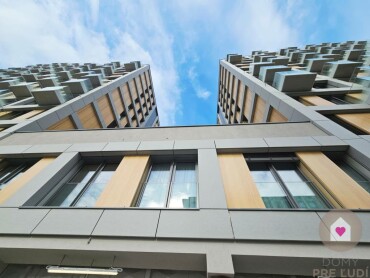 Predaj priestranného garážového státia pre SUV v novostavbe Metropolis