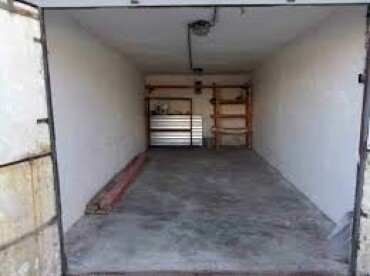 Prenájom garáže s elektrickým prívodom v Plešivci