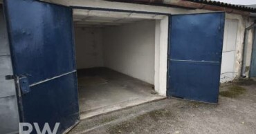 Murovaná garáž na predaj v centre mesta - 18 m²