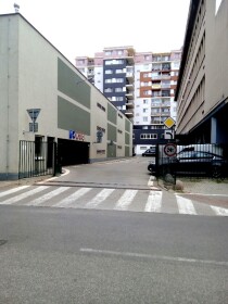 Prenájom vnútorného parkovacieho miesta na Mraziarenskej ulici
