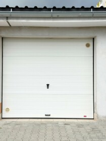 Predaj garáže v Kežmarku – sídlisko Juh, s elektrinou a rampou