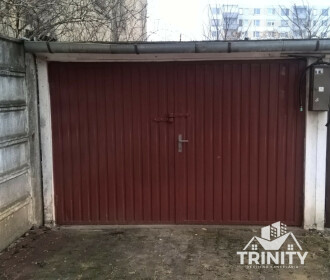 Na predaj garáž s elektrinou na Kasárenskej ulici v Nových Zámkoch