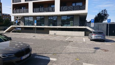 Vonkajšie parkovacie miesto na prenájom