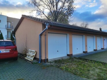 Nová murovaná garáž s loftom v Melčiciach