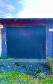 Predaj garáže s regálom a pracovným ponkom pri Gewise