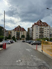 Vonkajšie parkovacie miesto na Klimkovičovej ulici v KVP