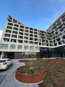 Prenájom garážového státia pri vstupe do budovy A